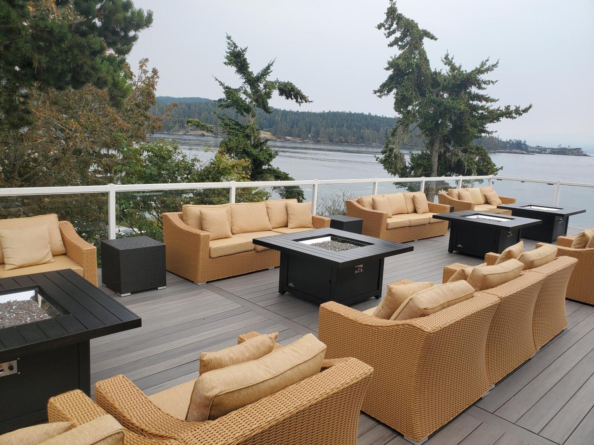 Sooke Harbour House Hotel Exterior photo