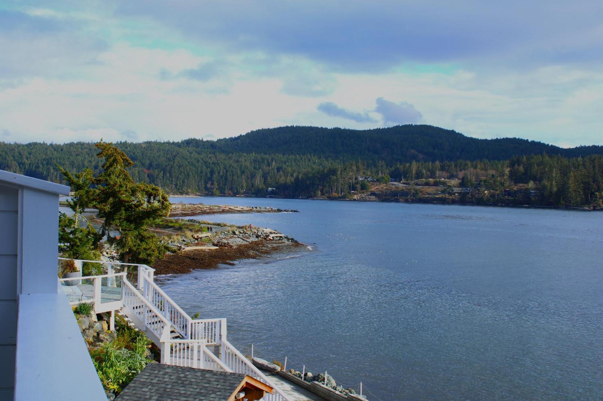 Sooke Harbour House Hotel Exterior photo