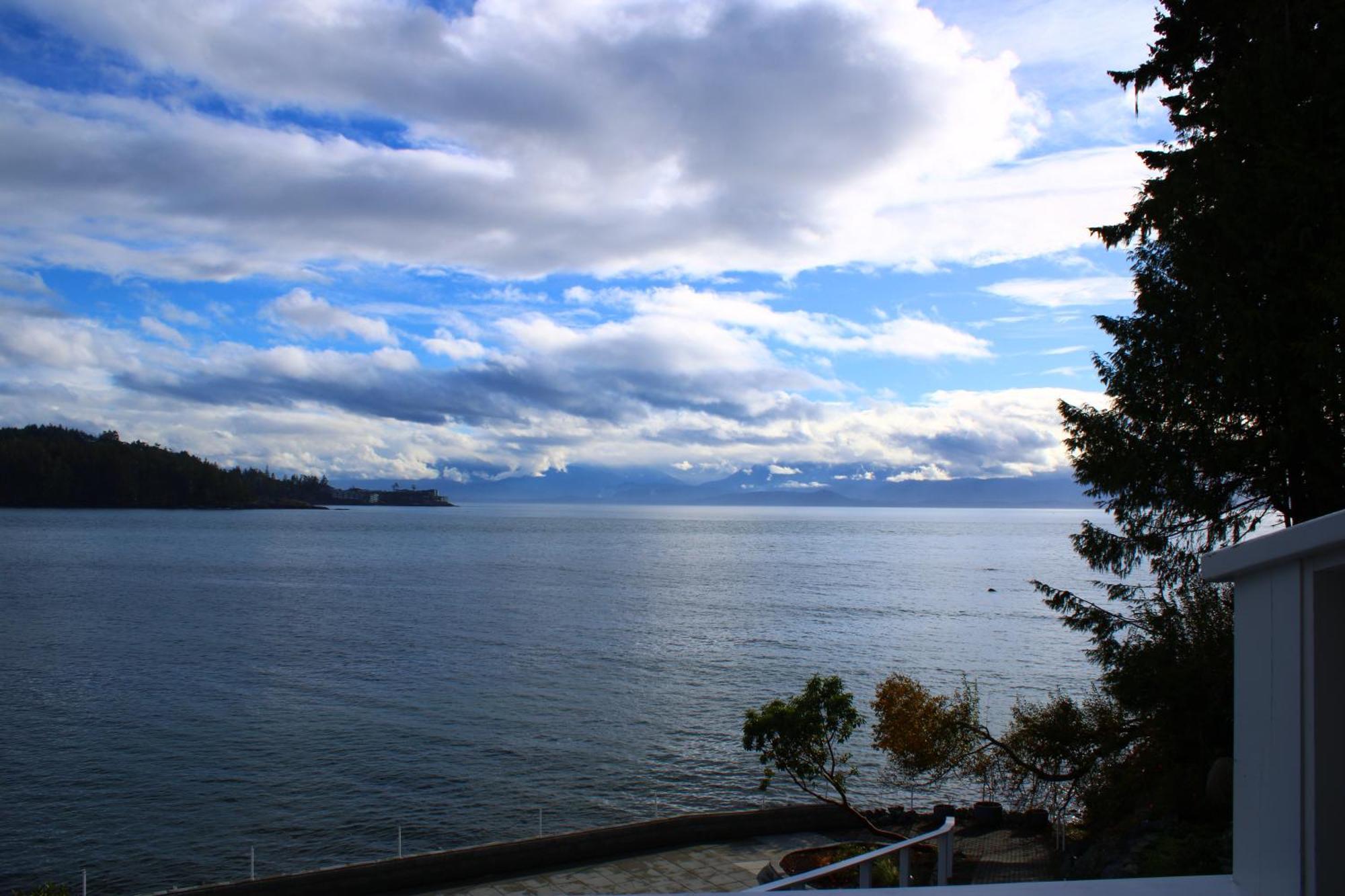 Sooke Harbour House Hotel Exterior photo