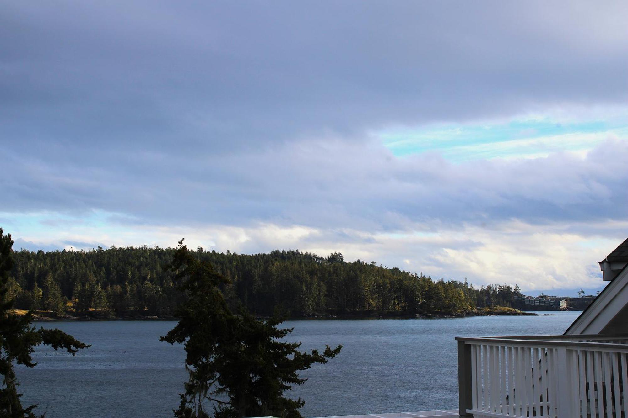 Sooke Harbour House Hotel Exterior photo