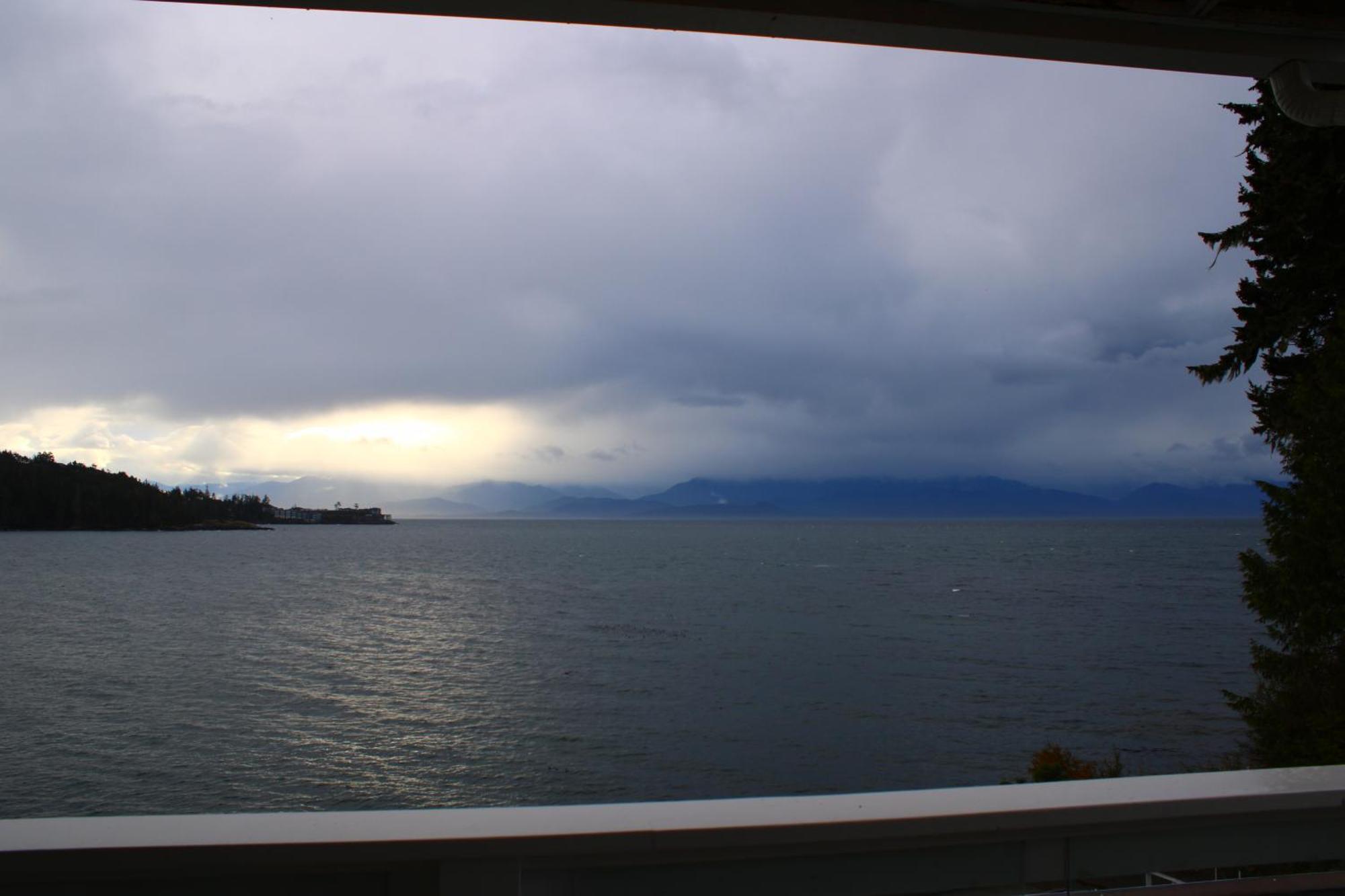 Sooke Harbour House Hotel Exterior photo