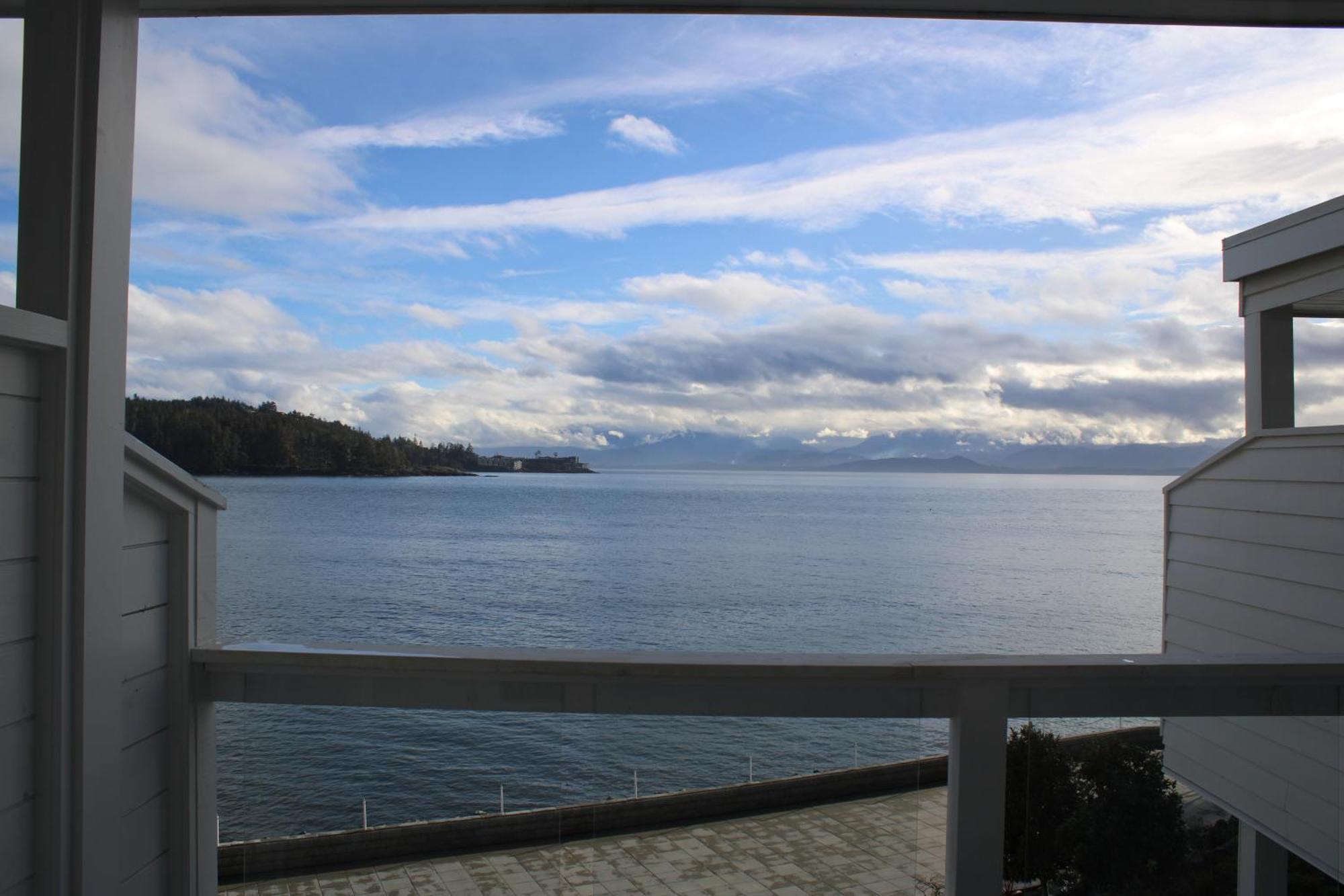 Sooke Harbour House Hotel Exterior photo