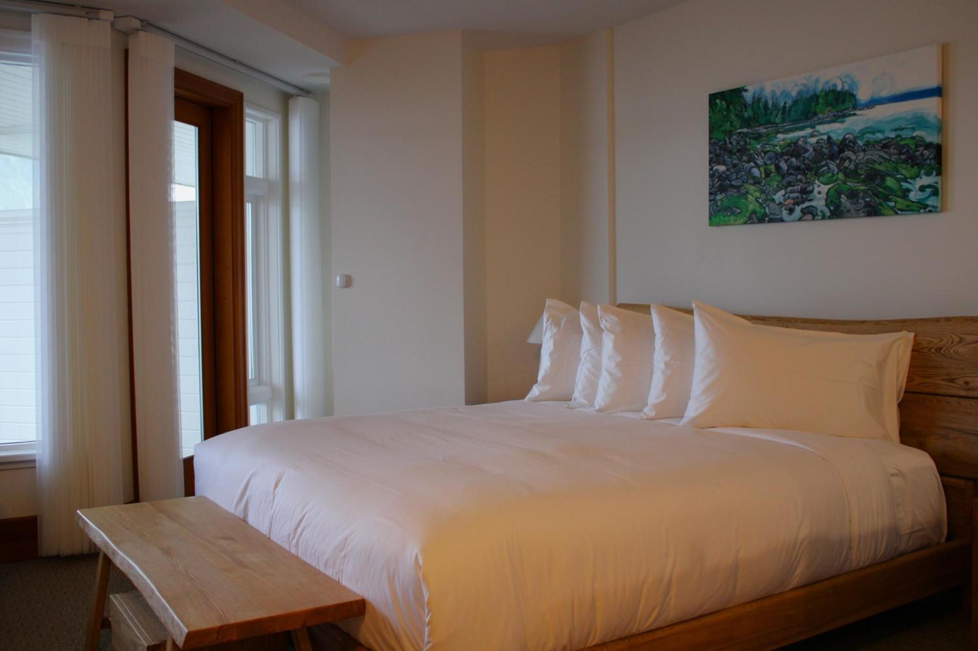 Sooke Harbour House Hotel Exterior photo