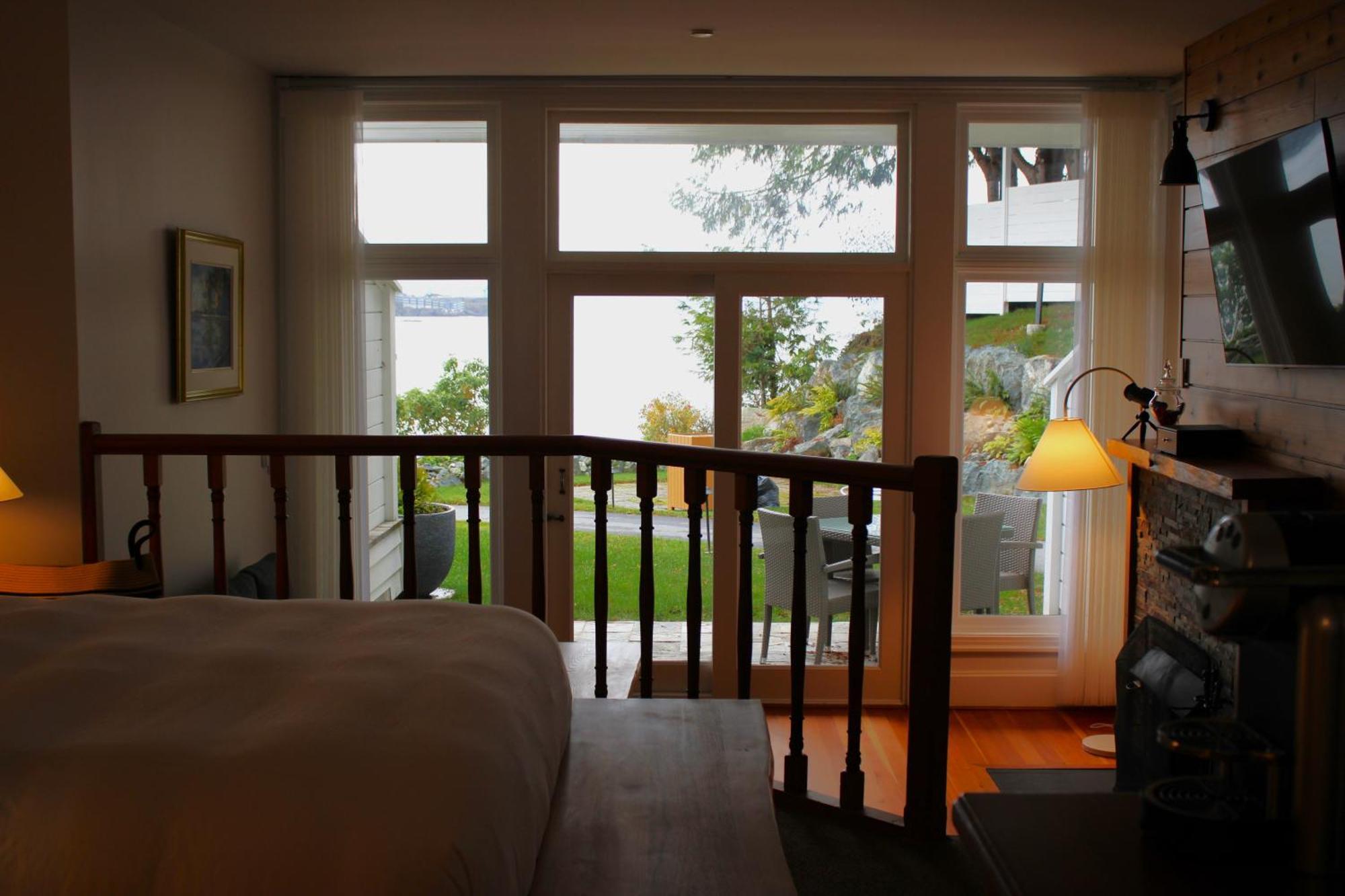 Sooke Harbour House Hotel Exterior photo