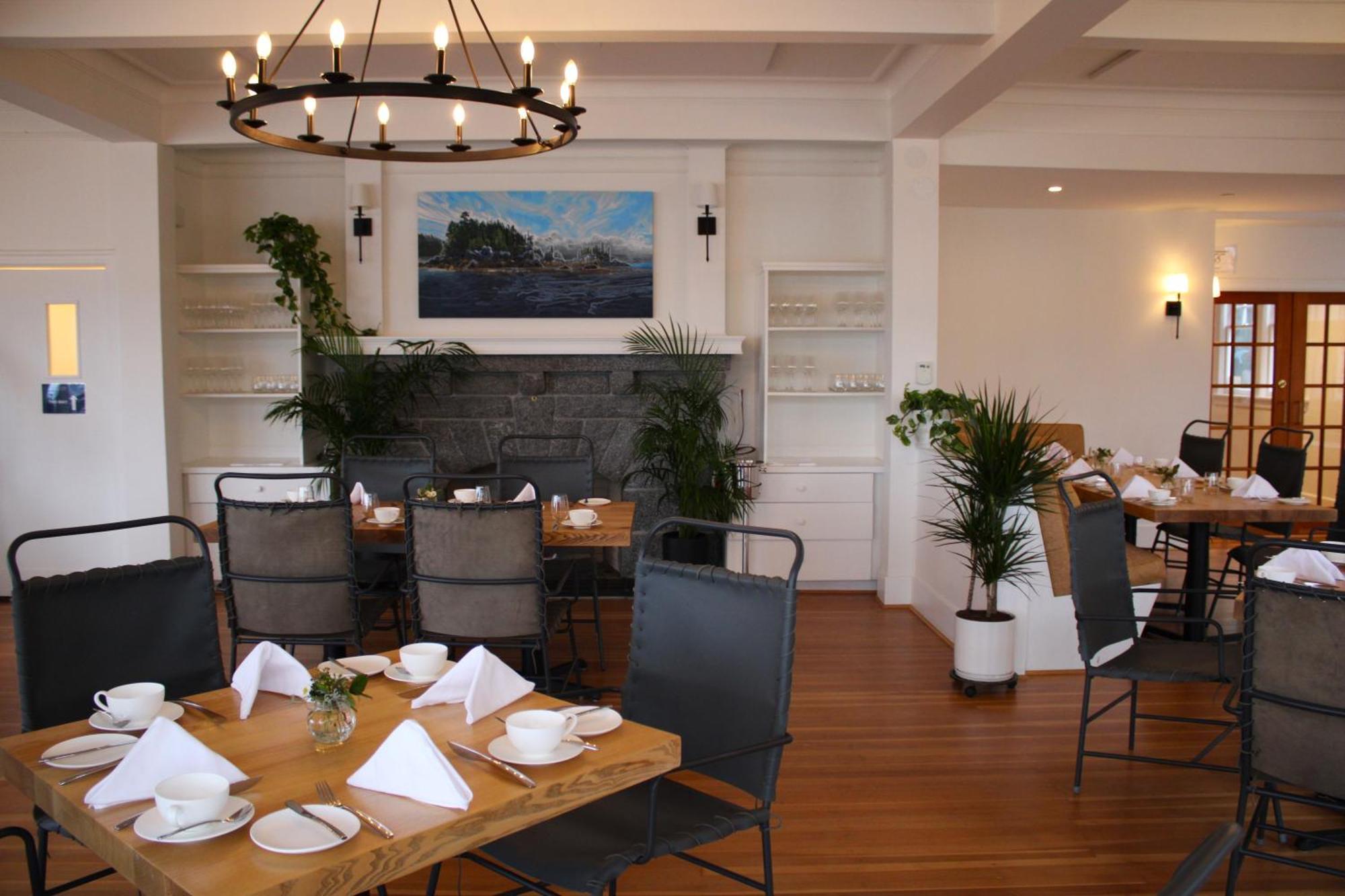 Sooke Harbour House Hotel Exterior photo